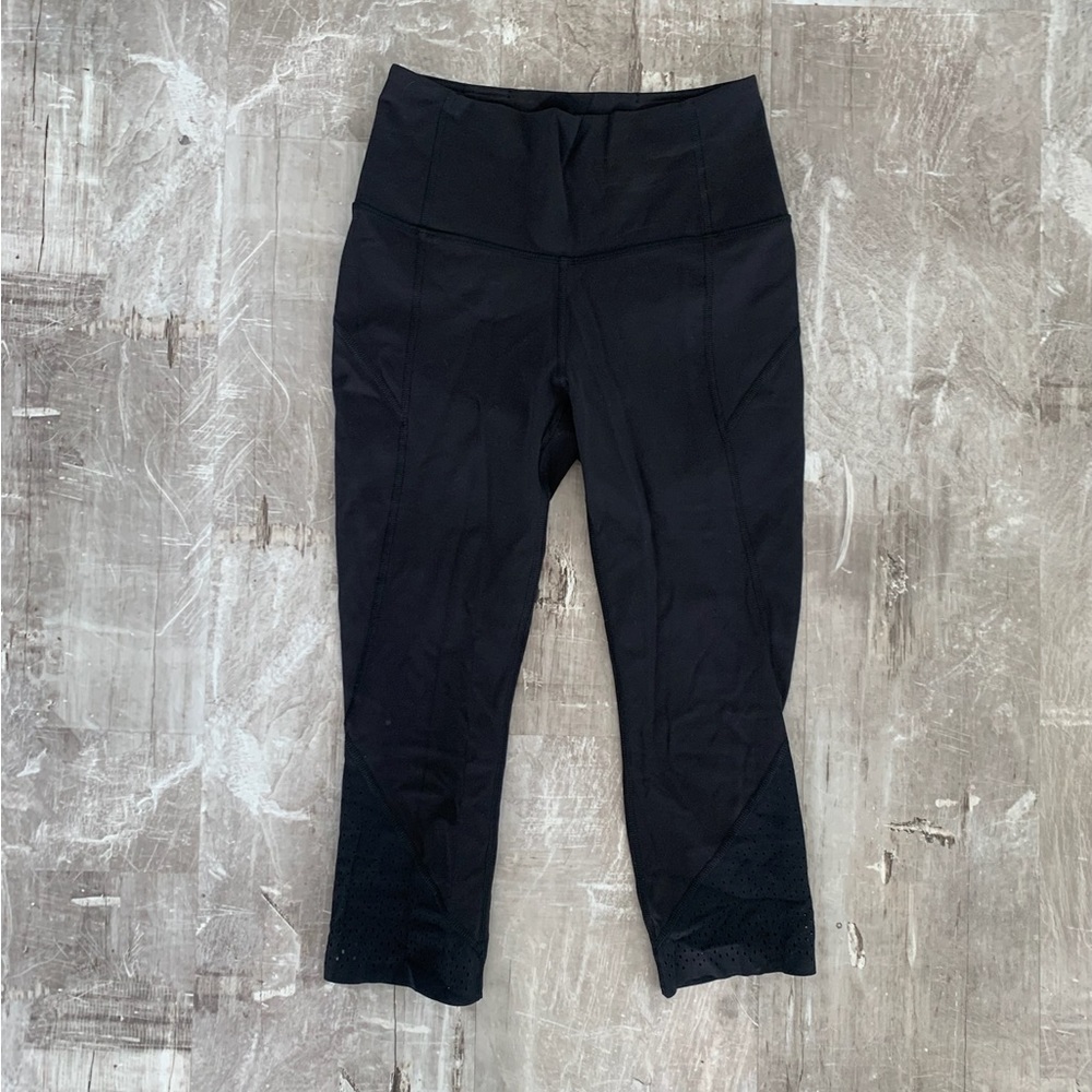 Lululemon cropped leggings.